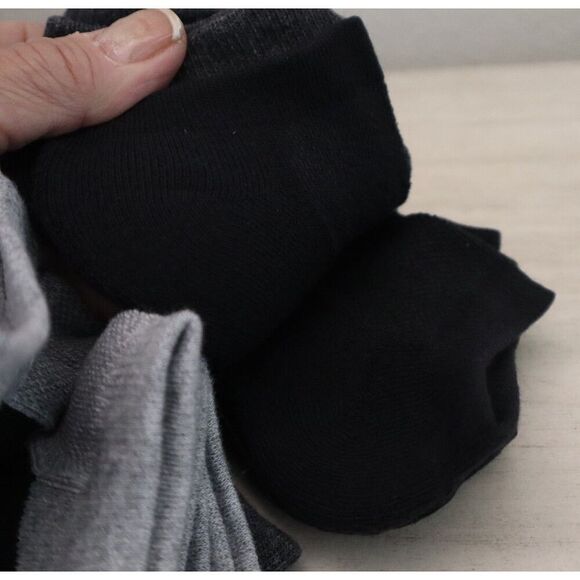 Old Navy 540911-01-1 Unisex Kids Sz M Black, Gray Go-Dry Ankle Socks, 7-Pack - Picture 4 of 7